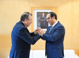 Encuentro-entre-el-presidente-de-la-Diputacion-y-el-consul.jpg