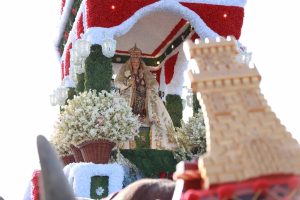 Gran acompañamiento de vecinos de Dos Hermanas (Sevilla) a la Virgen de Valme en su Romería Gran-acompanamiento-de-vecinos-de-Dos-Hermanas-Sevilla-a-la.jpg