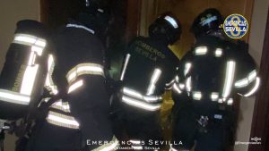 Intervención de los bomberos de Sevilla en dos incendios en viviendas causados por aparatos de aire acondicionado Intervencion-de-los-bomberos-de-Sevilla-en-dos-incendios-en.jpg