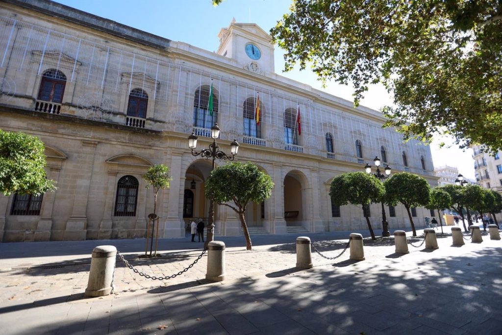 ️ Se completa la restauración del tramo central de la fachada ...